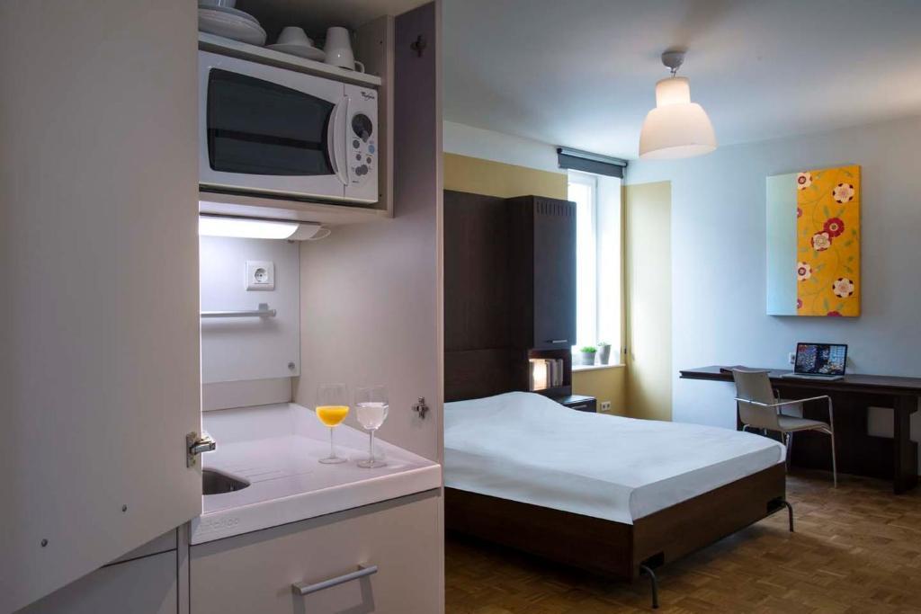 Key Inn Appart Hotel Belair Люксембург Стая снимка